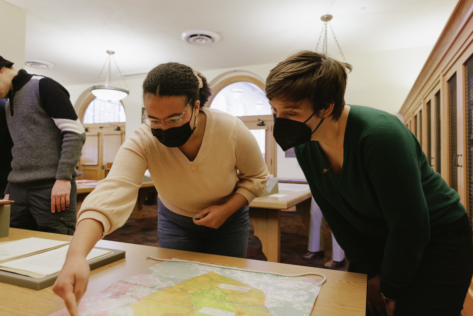 Students use archival material during workshop in Special Collections classroom